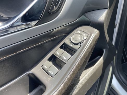 Used 2021 Chevrolet Traverse LS AWD/4WD image 20
