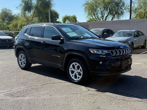 Used 2024 Jeep Compass Latitude AWD/4WD image 10