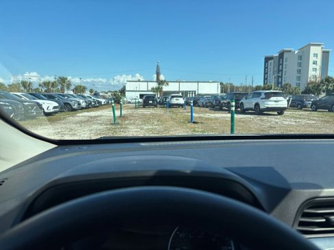 Used 2025 Nissan Versa SV image 34