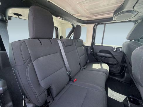 Used 2020 Jeep Wrangler Unlimited Sahara AWD/4WD image 27
