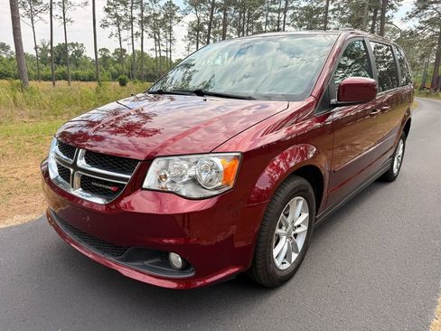 Used 2019 Dodge Grand Caravan SXT FWD image 1