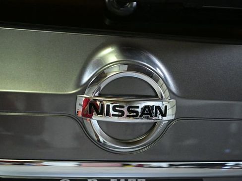 Used 2017 Nissan Rogue SV AWD/4WD image 10