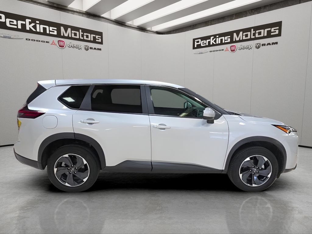 Used 2025 Nissan Rogue SV AWD/4WD image 6
