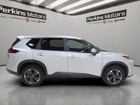 Used 2025 Nissan Rogue SV AWD/4WD image 6