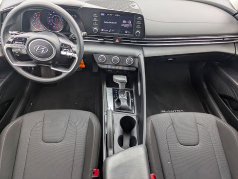 Used 2023 Hyundai Elantra SE FWD image 8