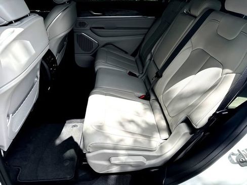 Used 2023 Jeep Grand Cherokee L Overland w/ Advanced Protech Group III AWD/4WD image 22