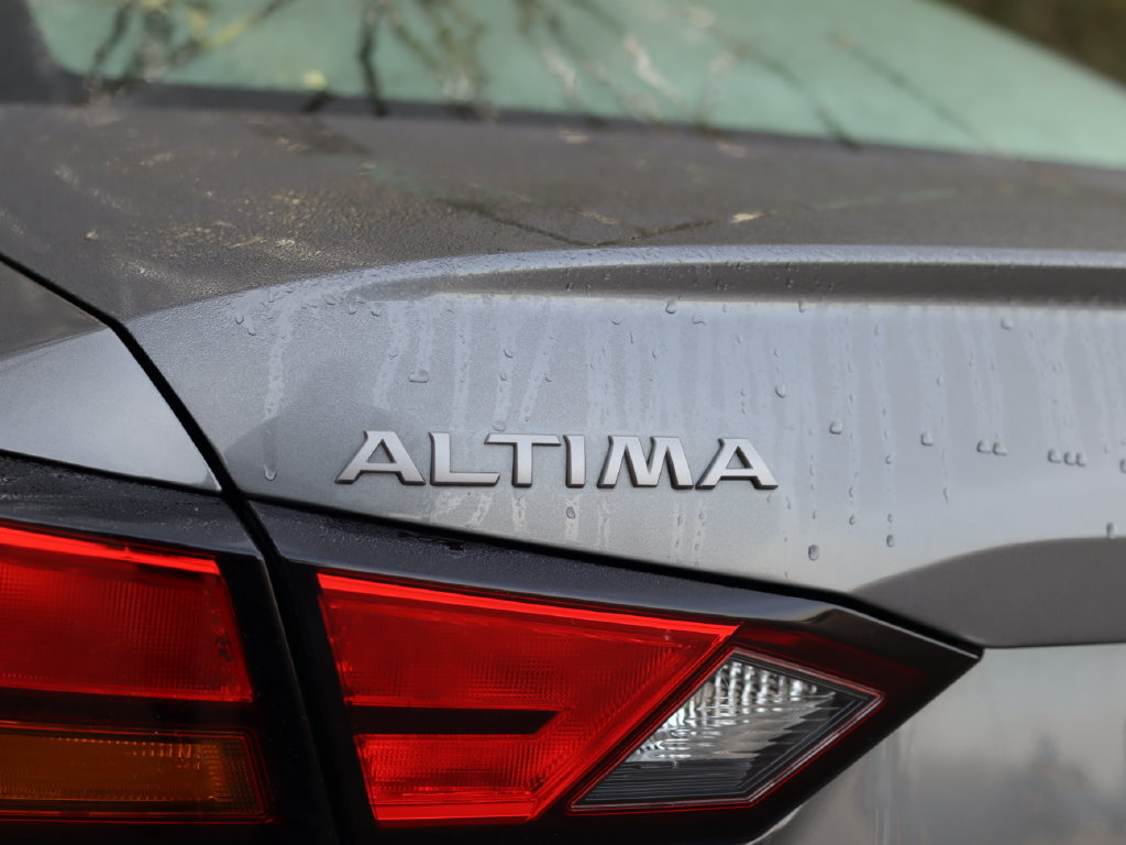 Used 2025 Nissan Altima 2.5 SV FWD image 29