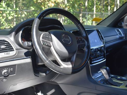 Used 2019 Jeep Grand Cherokee Limited image 23