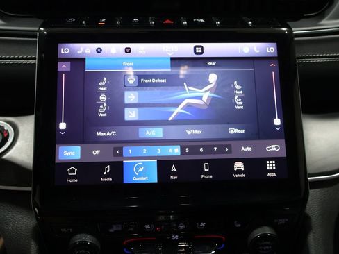 Used 2023 Jeep Grand Cherokee L Limited w/ Luxury Tech Group II AWD/4WD image 29