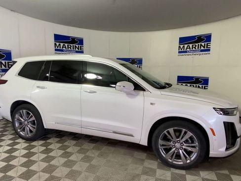 Used 2023 Cadillac XT6 Premium Luxury w/ Technology Package FWD image 3