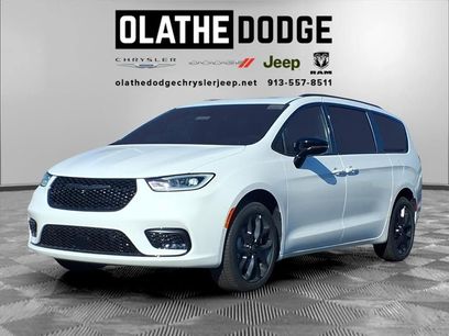 New 2026 Chrysler Pacifica Limited