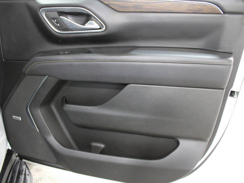 Used 2023 Chevrolet Suburban Premier image 27