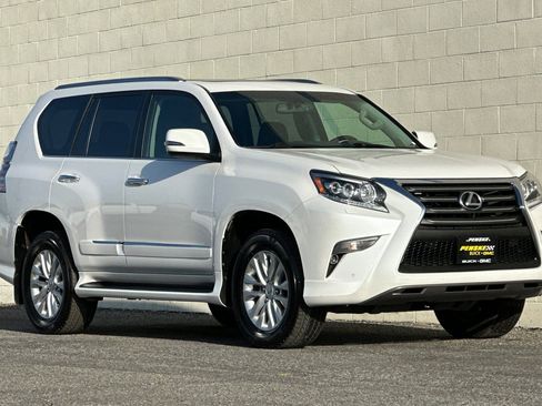 Used 2017 Lexus GX 460 Premium w/ Premium Package image 2