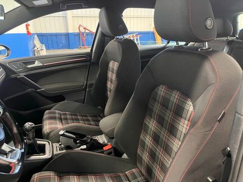 Used 2018 Volkswagen Golf 4-Door image 24