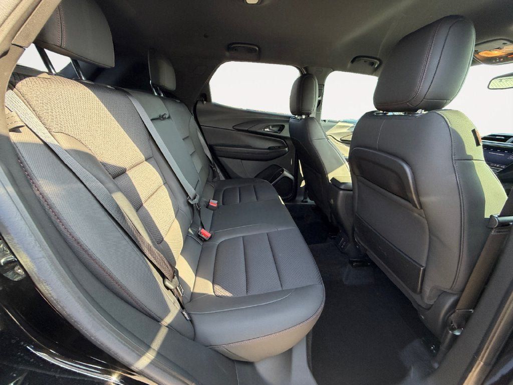 Used 2023 Chevrolet TrailBlazer RS w/ Convenience Package AWD/4WD image 23