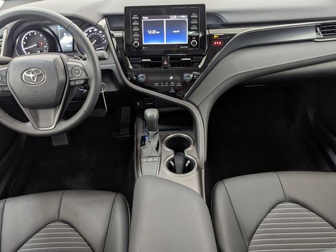 Used 2023 Toyota Camry SE image 4