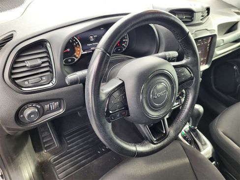 Used 2018 Jeep Renegade Altitude w/ UConnect 8.4 Nav Group image 25