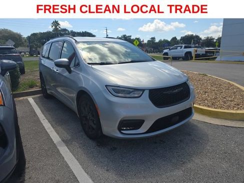Used 2023 Chrysler Pacifica Touring-L w/ S Appearance Package FWD image 1
