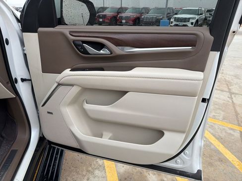 Used 2021 GMC Yukon Denali w/ Denali Premium Package image 30
