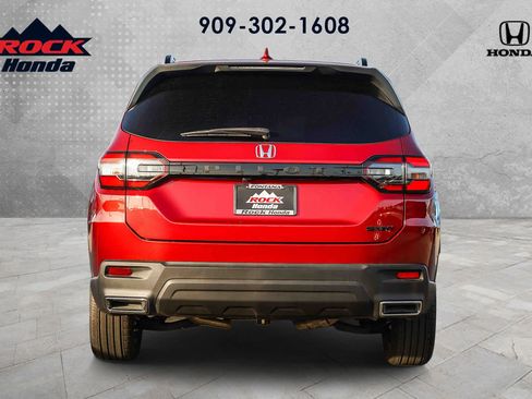 Used 2025 Honda Pilot Sport image 6