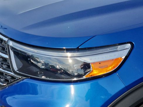 Used 2022 Ford Explorer XLT AWD/4WD image 9