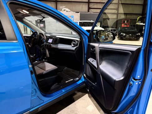 Used 2016 Toyota RAV4 LE FWD image 25