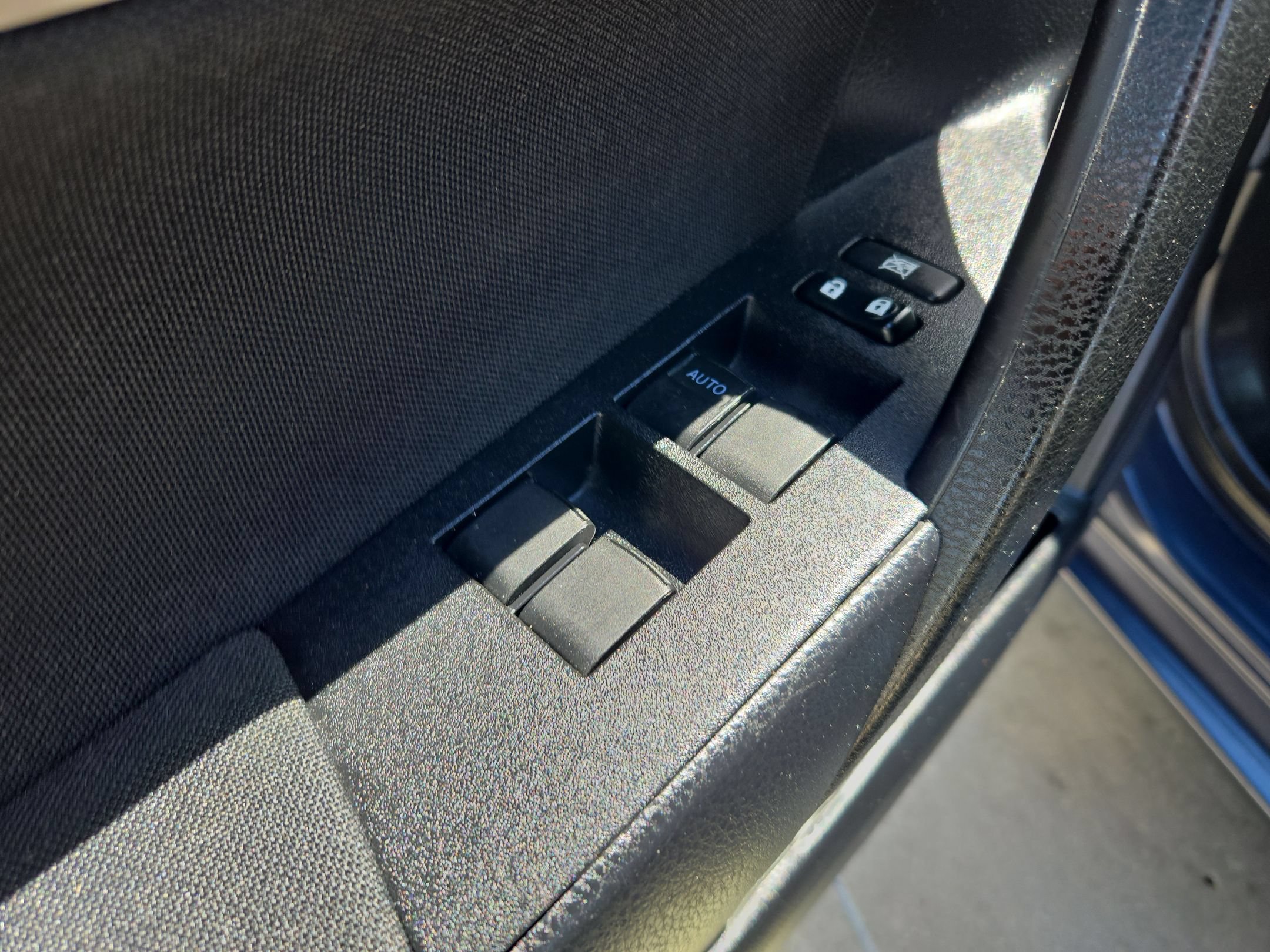 Used 2018 Toyota Corolla LE FWD image 12