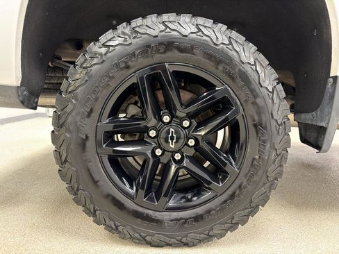 Used 2020 Chevrolet Silverado 1500 LT Trail Boss image 37