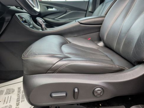 Used 2017 Buick Envision Essence image 9
