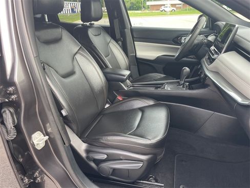 Used 2024 Jeep Compass Limited image 33