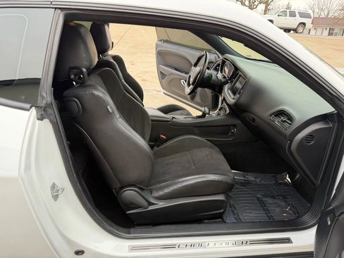Used 2019 Dodge Challenger R/T w/ Plus Package image 38