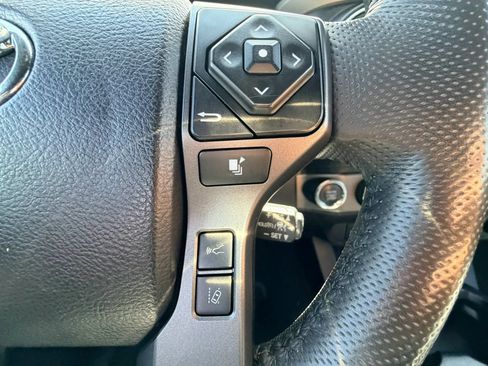 Used 2022 Toyota Tacoma TRD Off-Road w/ Technology Package AWD/4WD image 16