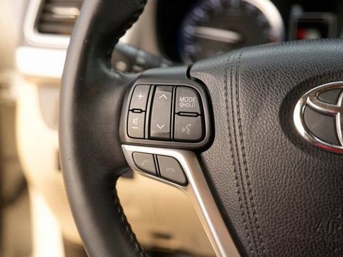 Used 2018 Toyota Highlander Limited image 23