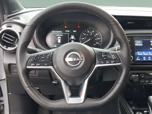 Used 2023 Nissan Kicks SR w/ SR Premium Package FWD image 10