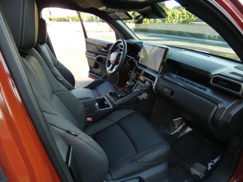 Used 2025 Toyota Tacoma TRD Off-Road image 31