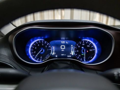 Used 2019 Chrysler Pacifica Limited FWD image 18