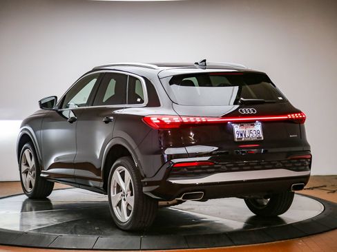 Certified 2025 Audi Q5 Premium Plus w/ Premium Plus AWD/4WD image 2