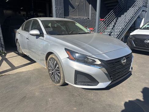 Certified 2023 Nissan Altima 2.5 SV image 1