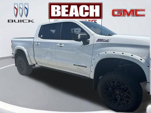 Used 2022 Chevrolet Silverado 1500 RST w/ Convenience Package II AWD/4WD image 2