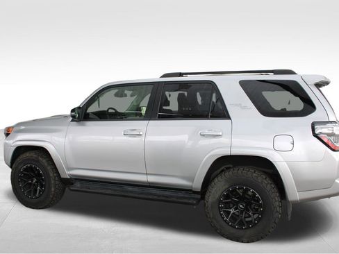 Used 2020 Toyota 4Runner TRD Off-Road AWD/4WD image 12
