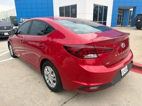 Used 2020 Hyundai Elantra SE FWD image 2