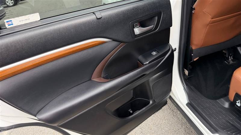 Used 2019 Toyota Highlander Limited AWD/4WD image 24