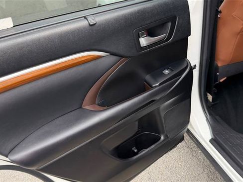 Used 2019 Toyota Highlander Limited AWD/4WD image 24