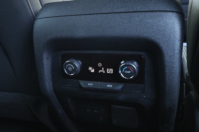Used 2024 Chevrolet Traverse LT FWD image 28