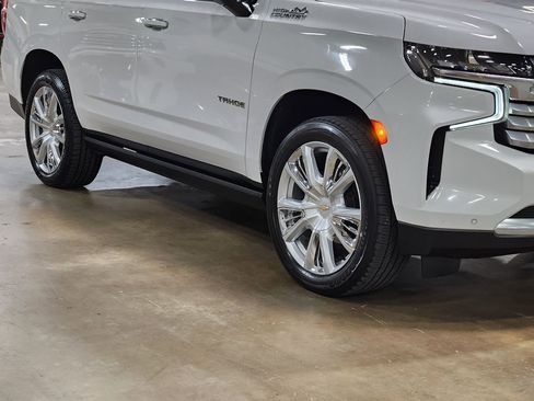 Used 2021 Chevrolet Tahoe High Country w/ Premium Package AWD/4WD image 16