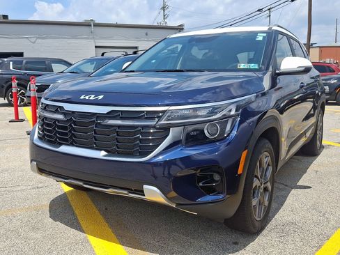 Used 2024 Kia Seltos S AWD/4WD image 3