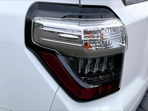 Used 2023 Toyota 4Runner TRD Off-Road Premium w/ Moonroof Package AWD/4WD image 28