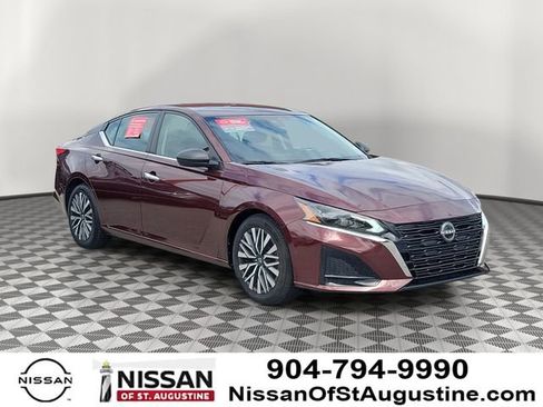 Used 2024 Nissan Altima 2.5 SV image 1