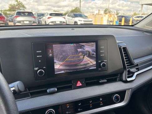 Used 2025 Kia Sportage LX image 23