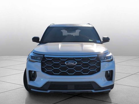 New 2025 Ford Explorer Platinum image 2